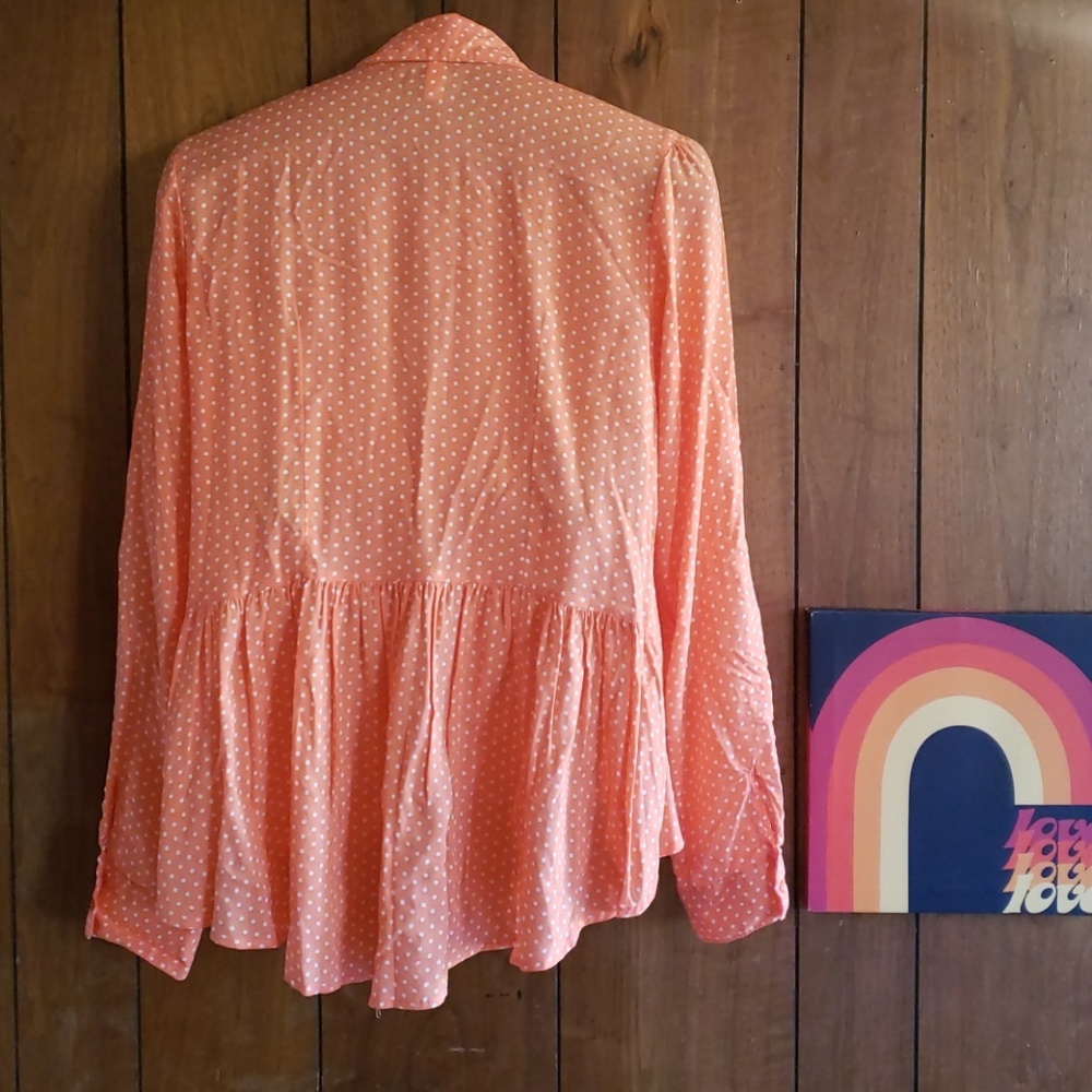 Hi-low button down. - Picture 2 of 7